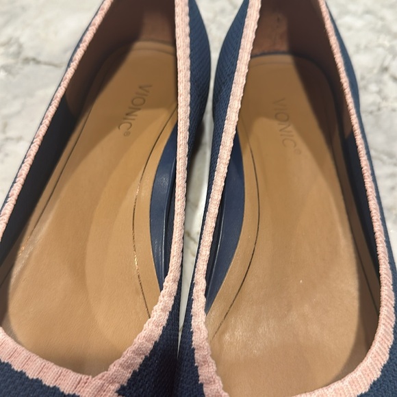 Vionic shoes, excellent condition, worn once. - Picture 3 of 3